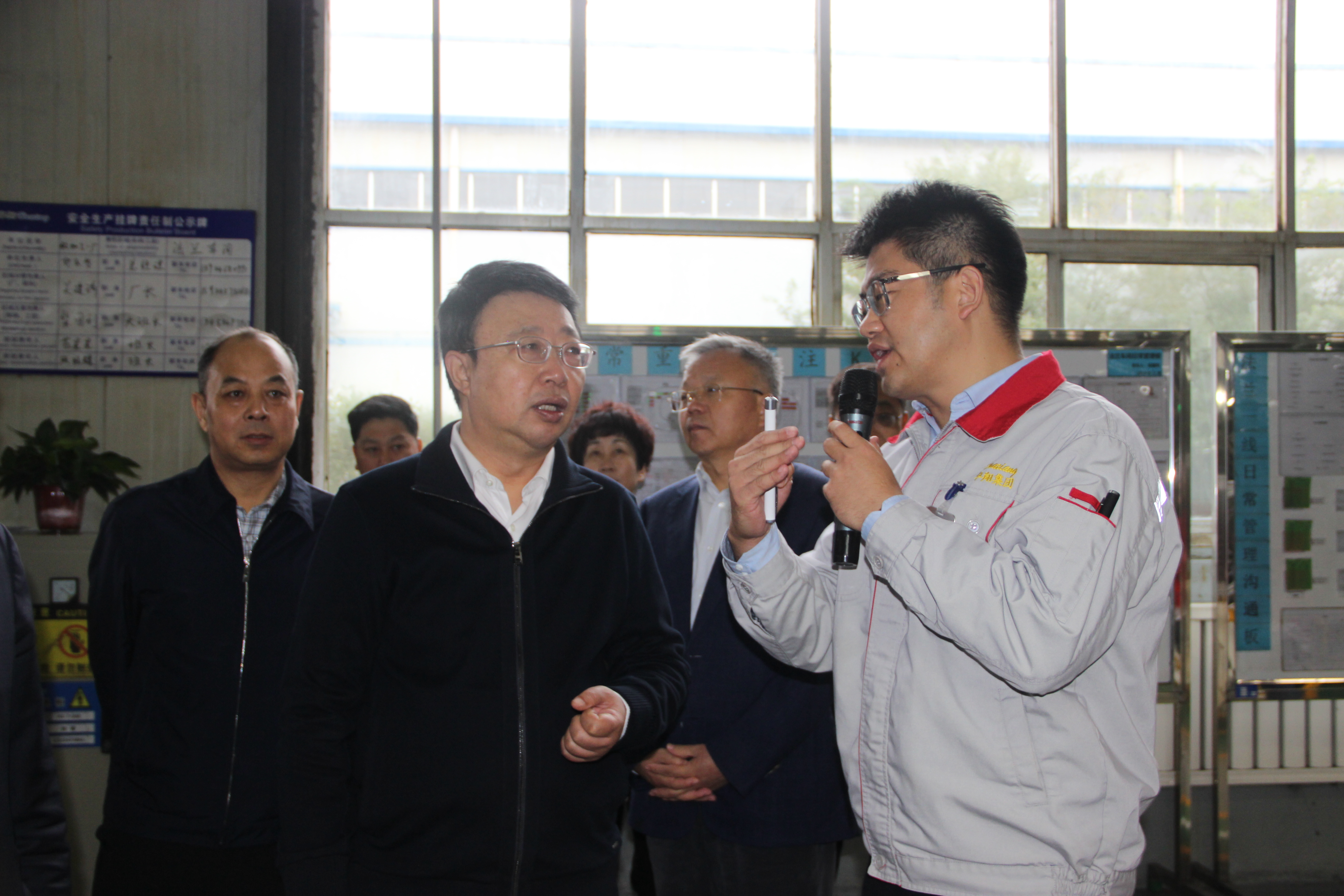 山西省政协主席李佳一行莅临抖圈人生就是博调研