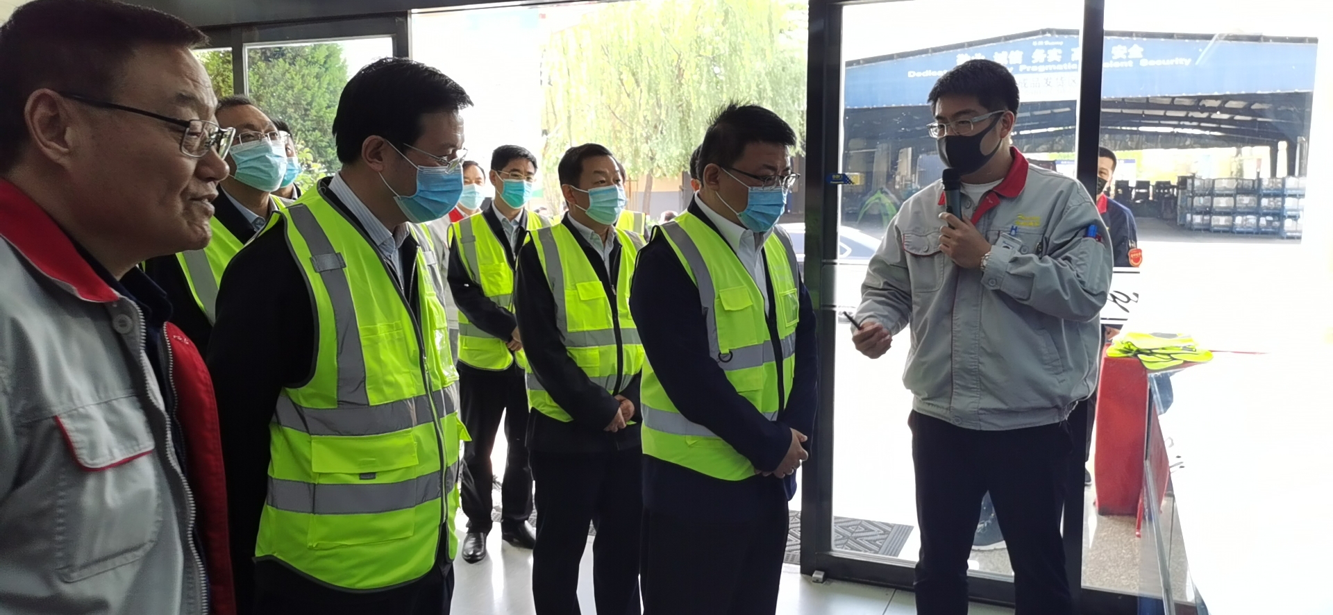 山西省副省长吴伟莅临抖圈人生就是博集团专题调研
