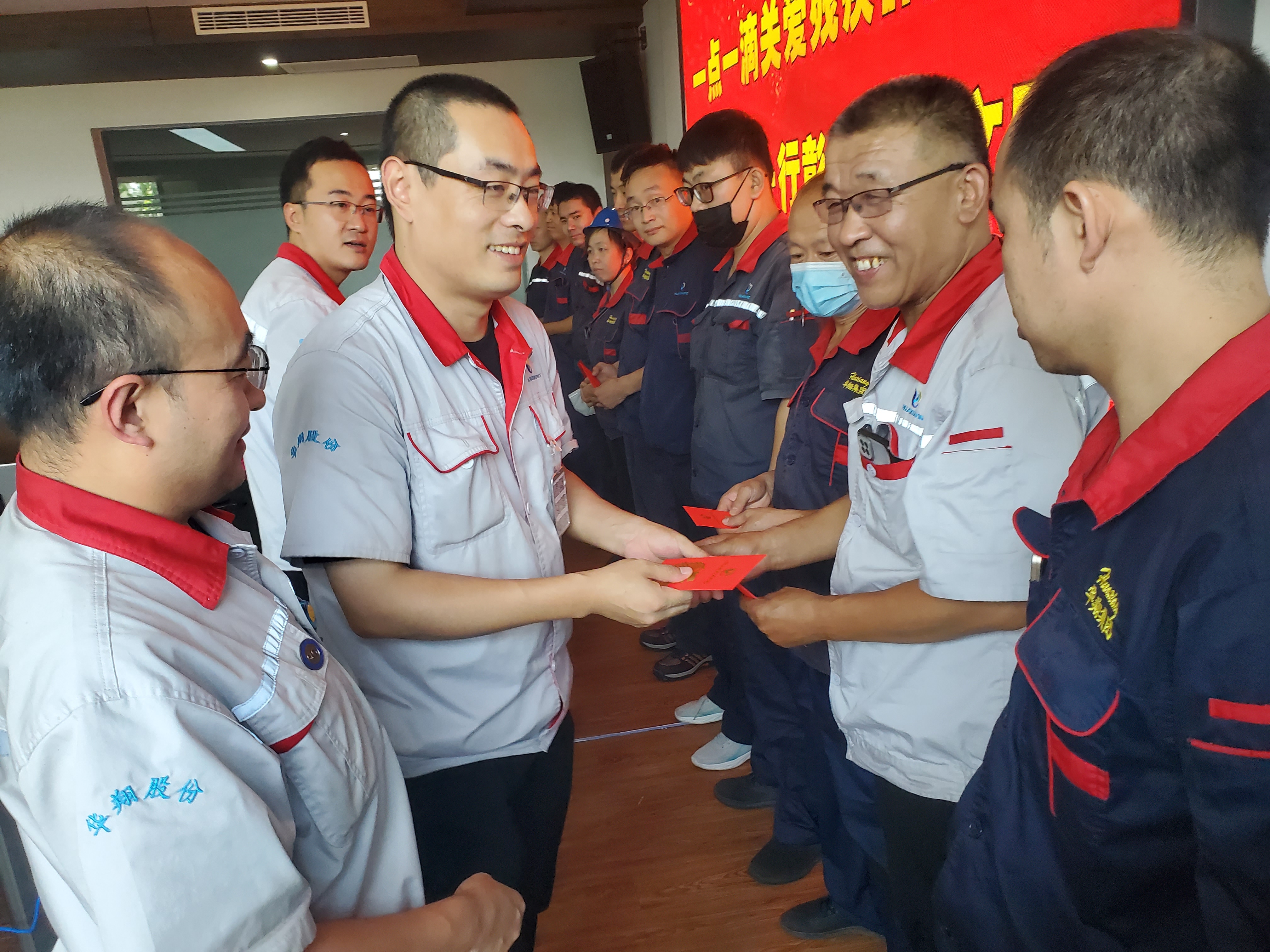 “扶残助残有你有我”，，，，，抖圈人生就是博很暖心！