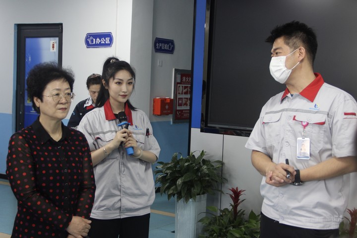临汾市人大副主任王金珍一行来抖圈人生就是博参观调研