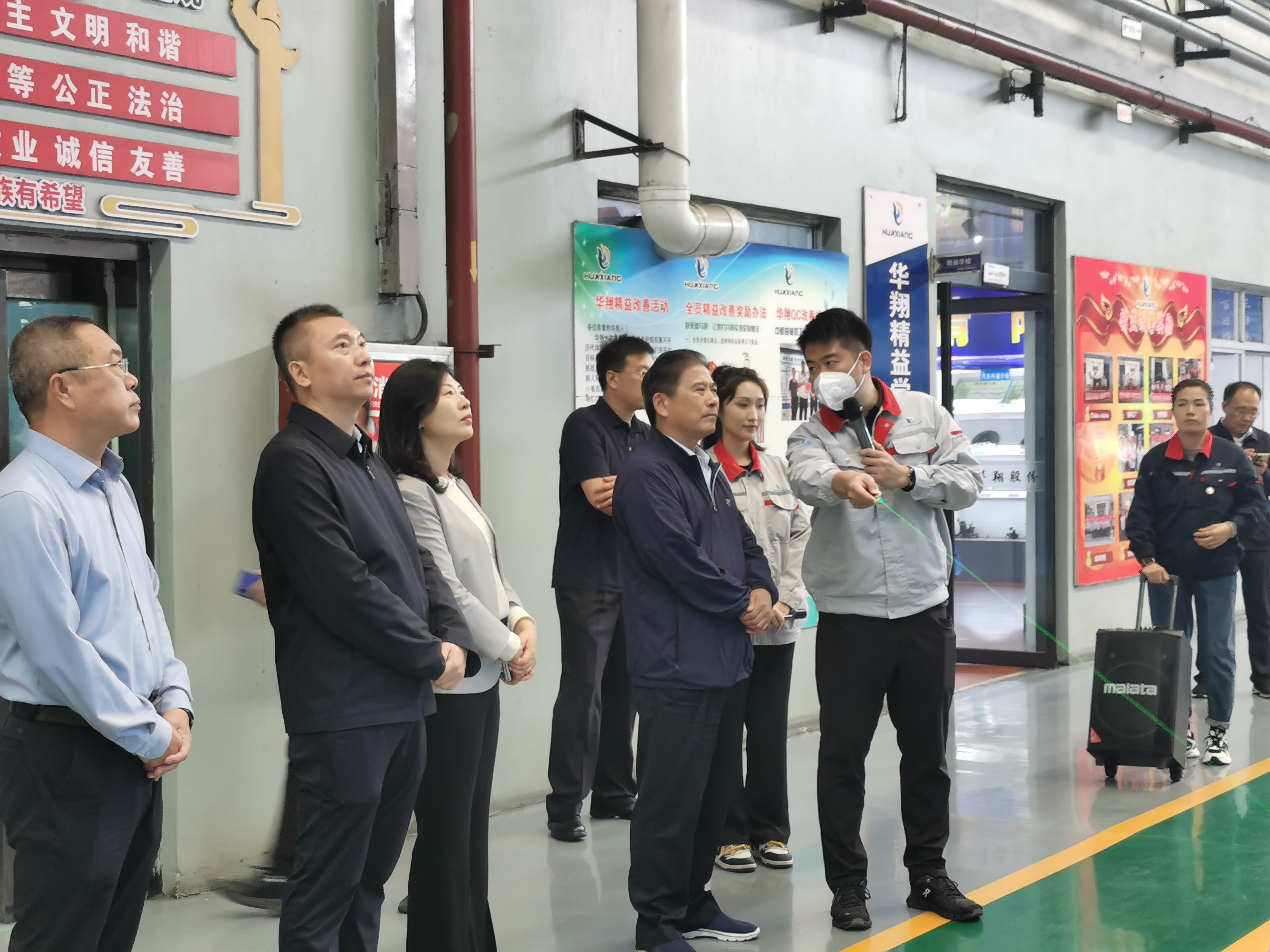中国国际业务推进委员会副会长张慎峰一行莅临抖圈人生就是博调研领导工作