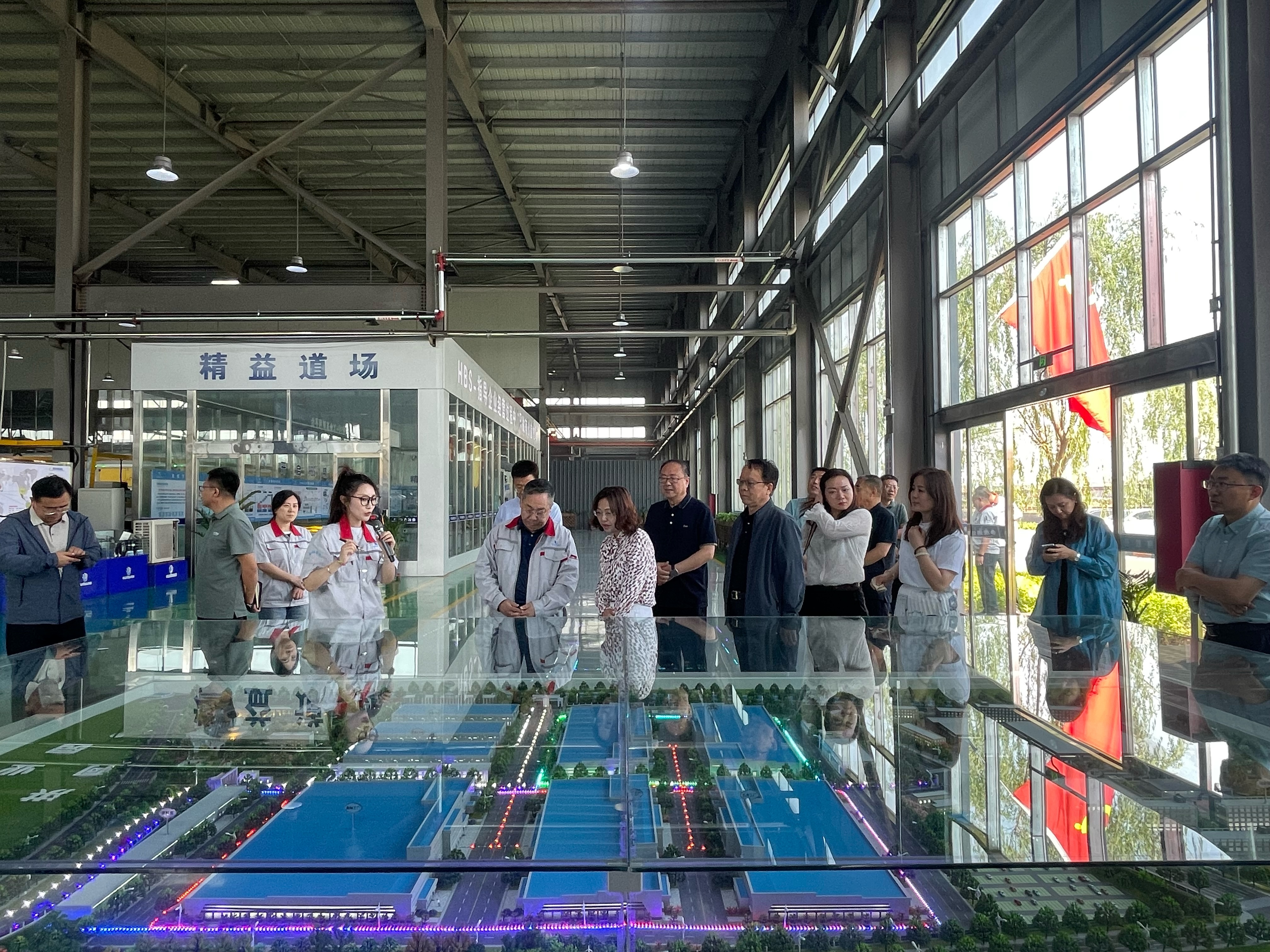 克拉玛依市政协一行赴抖圈人生就是博集团调研